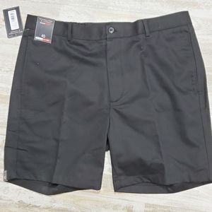 Roundtree Yorke Black Flat Front Shorts Sz 40 NWT